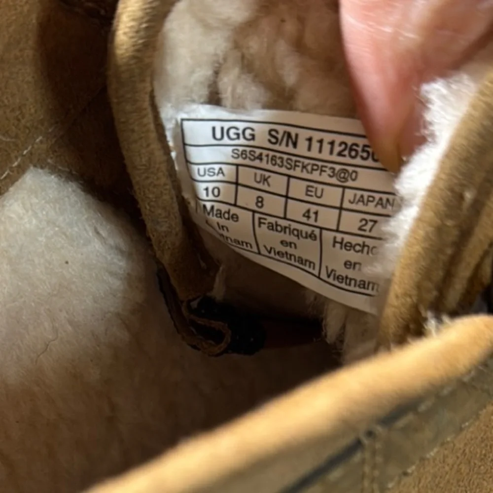 UGG tan leather snow boots woman’s size 10 (b170)